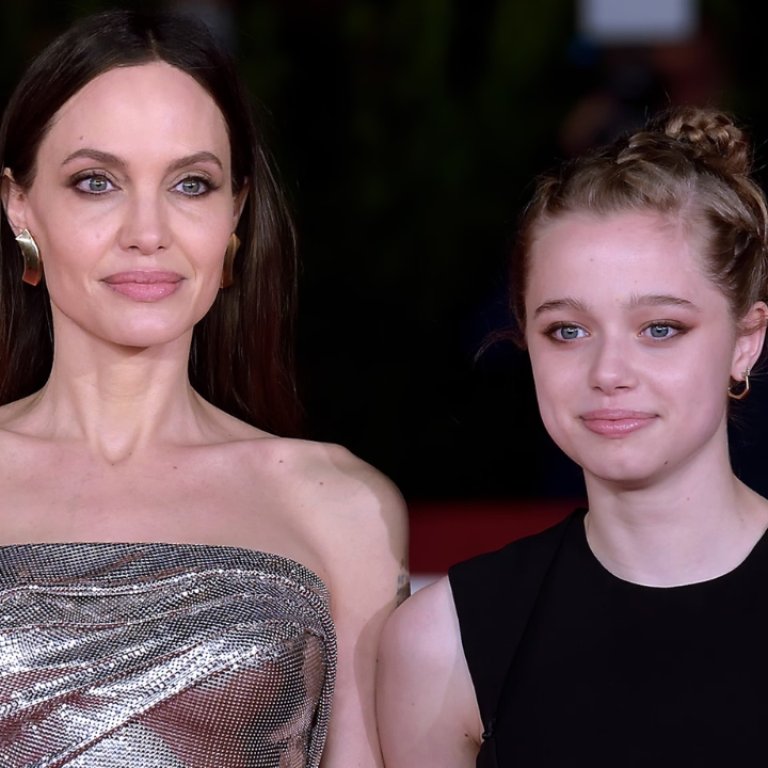 Angelina Jolie 2025 and daughter Shiloh stun on the red carpet in elegant silver and black gowns, capturing hearts with their timeless style